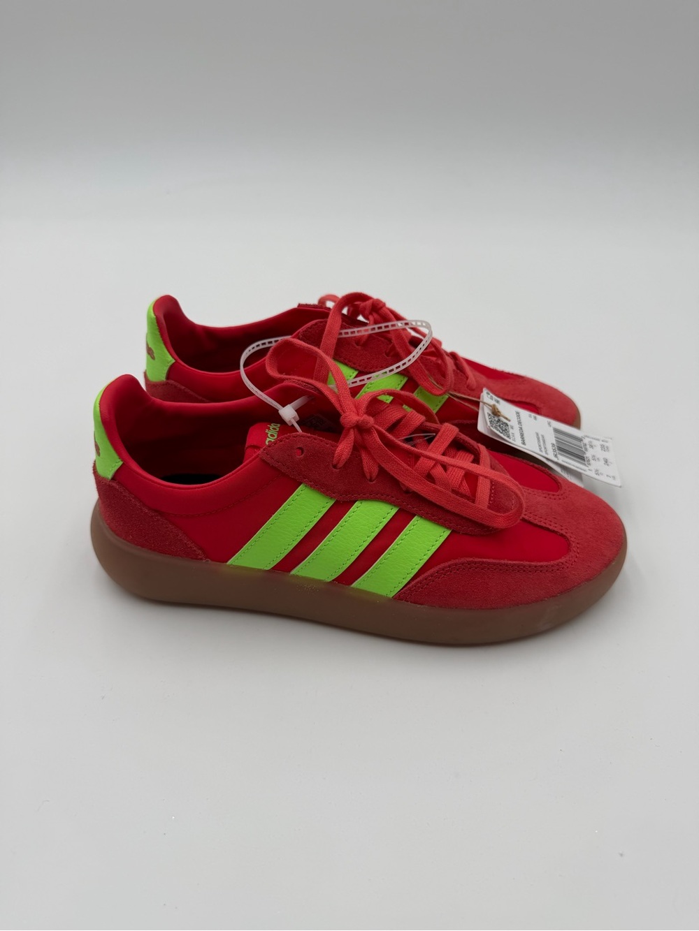 NWT  Barreda Decode Women’s sneakers Sz 7